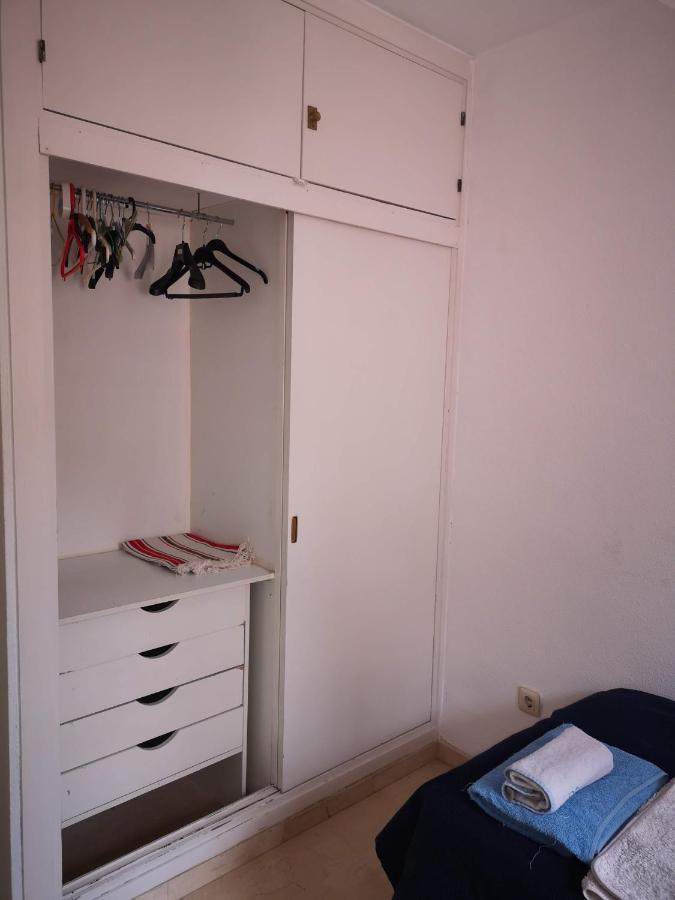Privatunterkunft Bright Modern Residencial - Single With Shared Bathroom Near Airport