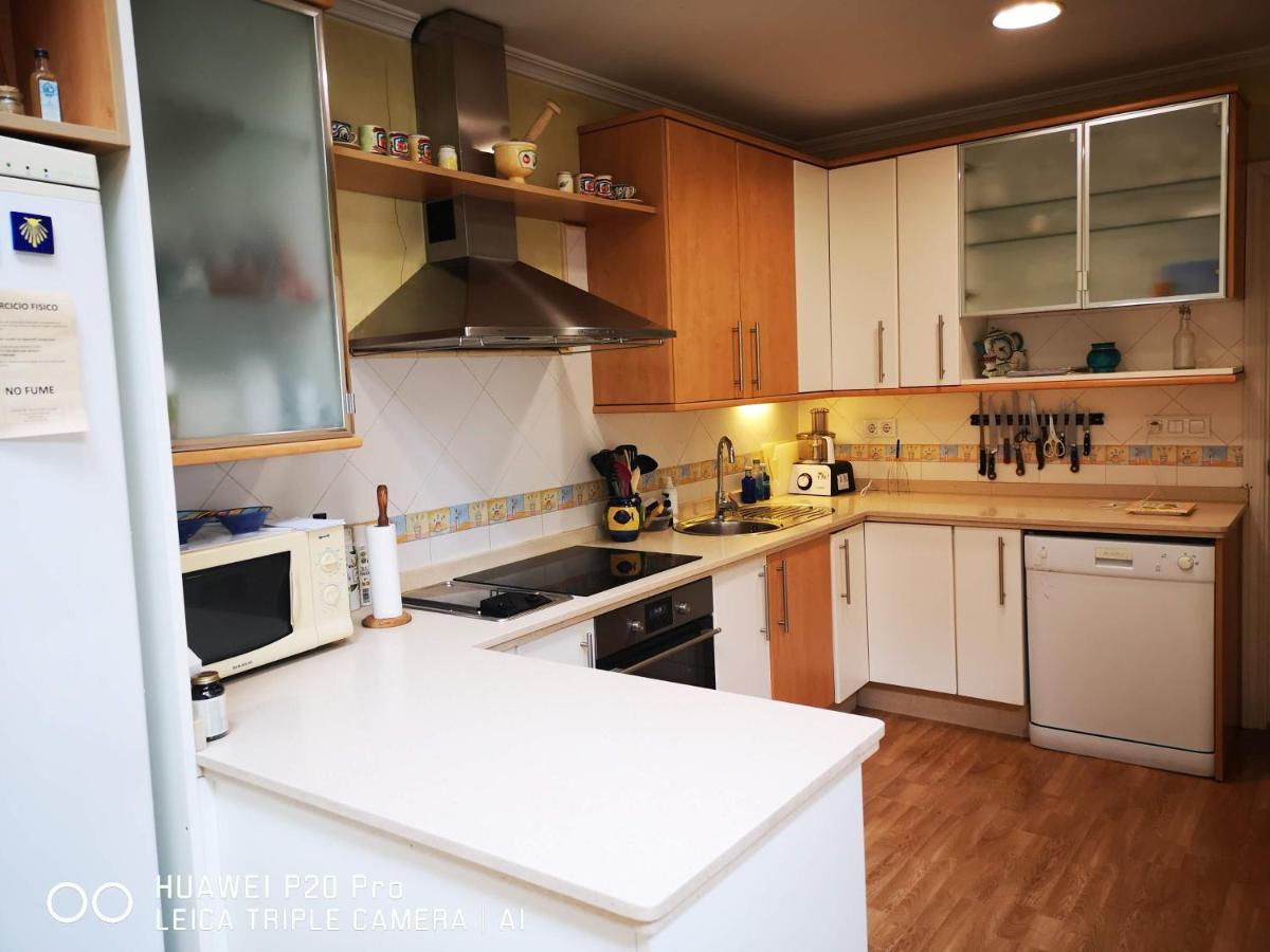 Privatunterkunft Bright Modern Residencial - Single With Shared Bathroom Near Airport Sevilla