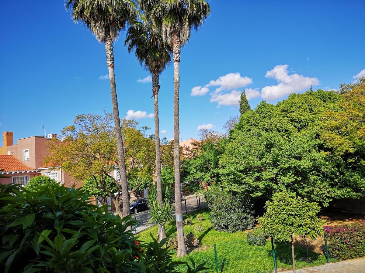 Bright Modern Residencial - Single With Shared Bathroom Near Airport Habitación en casa particular *